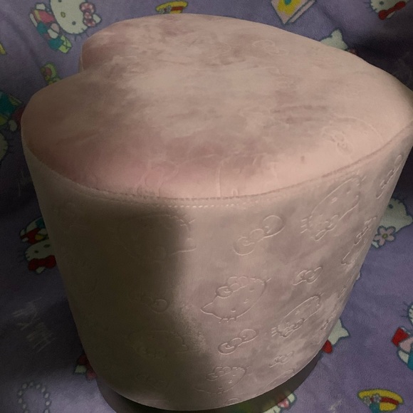 Hello Kitty Vanity stool - Picture 9 of 9